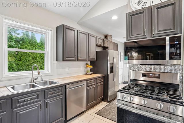 319 E Commerce Street, Milford Village, MI 48381