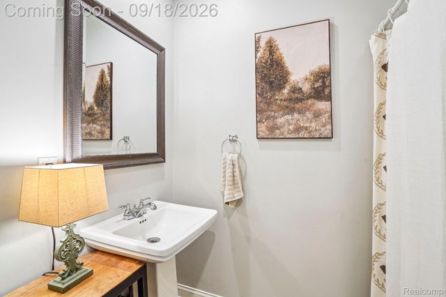 319 E Commerce Street, Milford Village, MI 48381