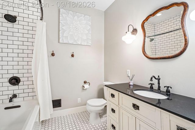 319 E Commerce Street, Milford Village, MI 48381
