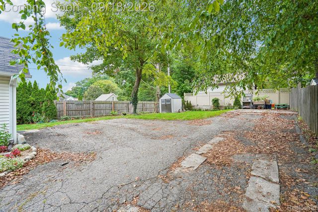 319 E Commerce Street, Milford Village, MI 48381
