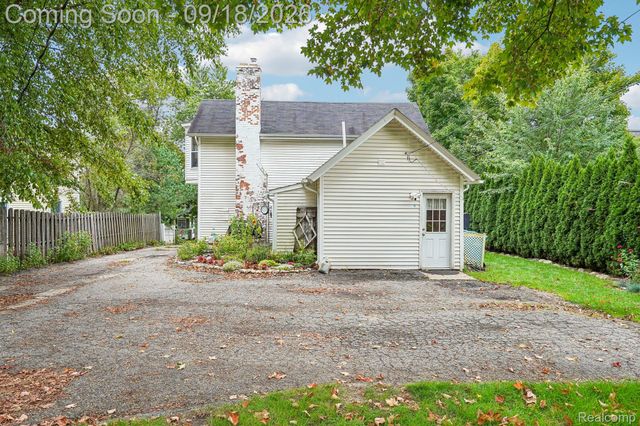 319 E Commerce Street, Milford Village, MI 48381