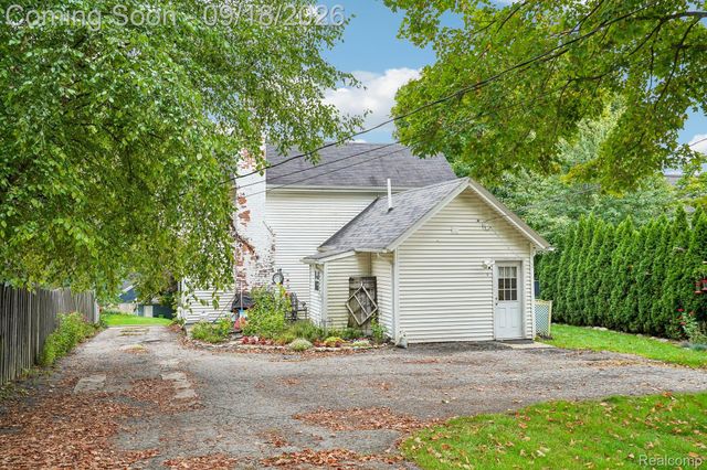 319 E Commerce Street, Milford Village, MI 48381