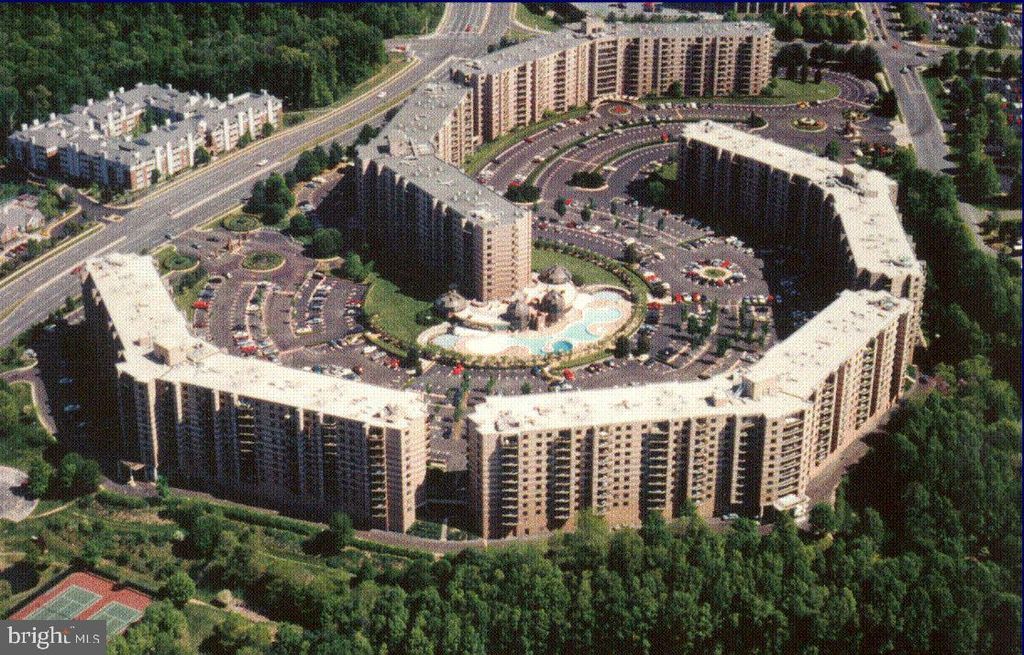 8360 GREENSBORO DR #305, Mclean, VA 22102