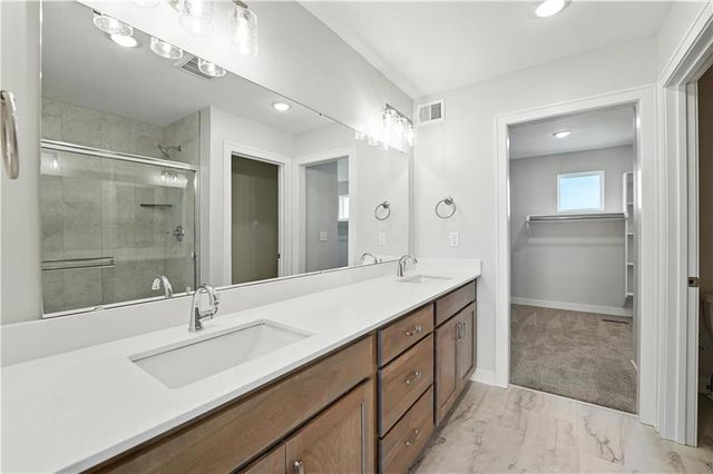 1913 SW Hightown Drive, Lee's Summit, MO 64082