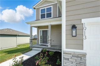 1913 SW Hightown Drive, Lee's Summit, MO 64082