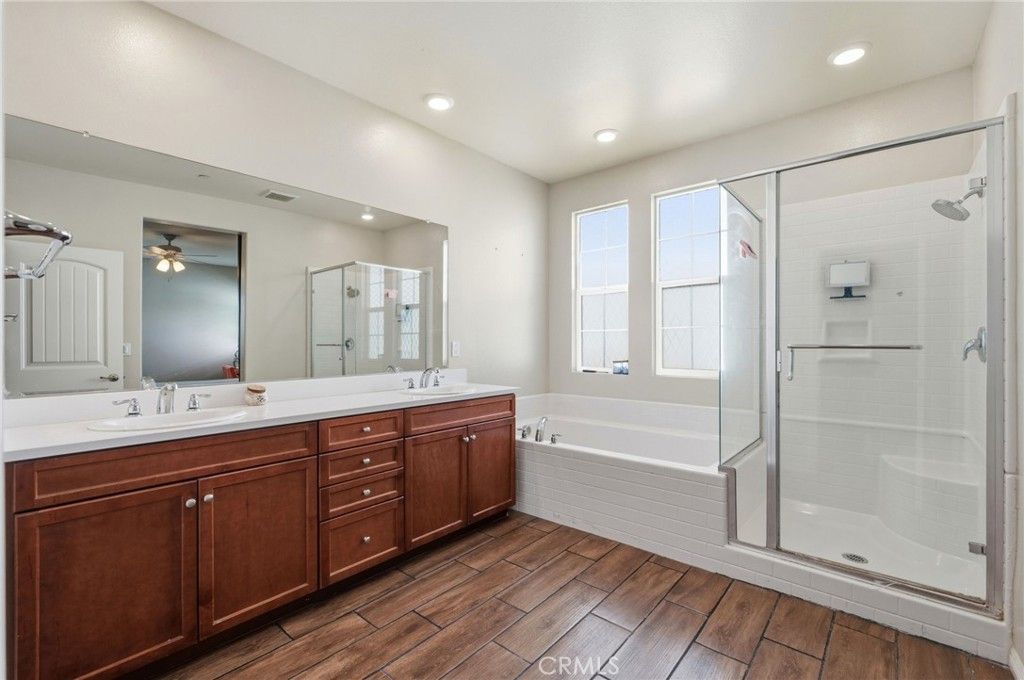 Image 20 of property listing at 24208 Via Perla, Valencia, CA 91354