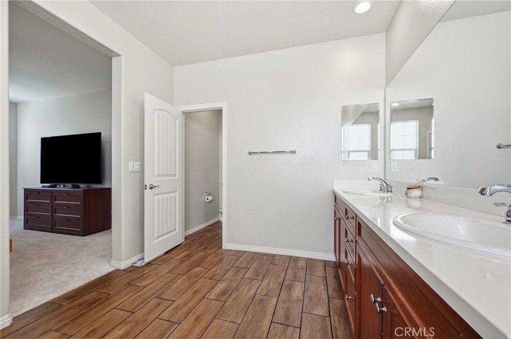Image 22 of property listing at 24208 Via Perla, Valencia, CA 91354