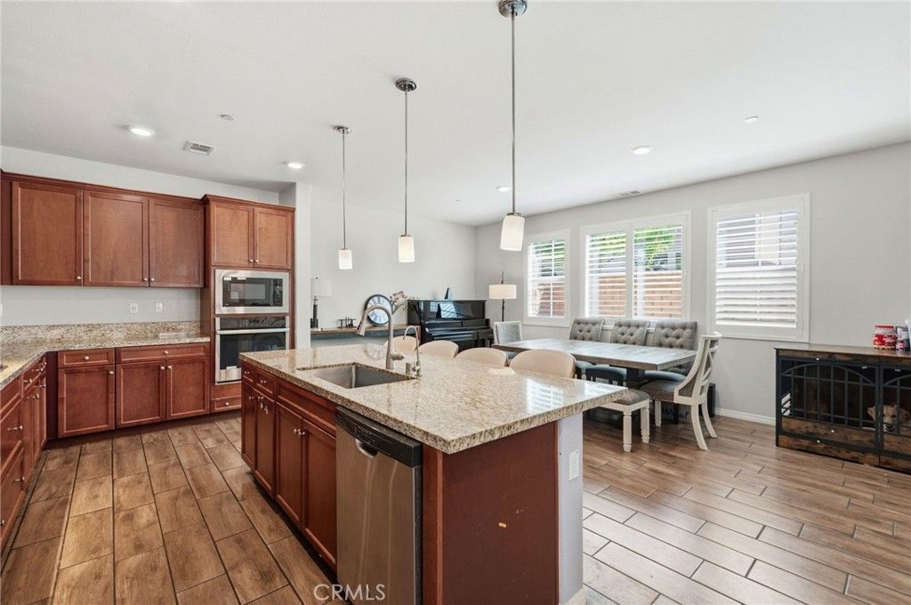 Image 4 of property listing at 24208 Via Perla, Valencia, CA 91354