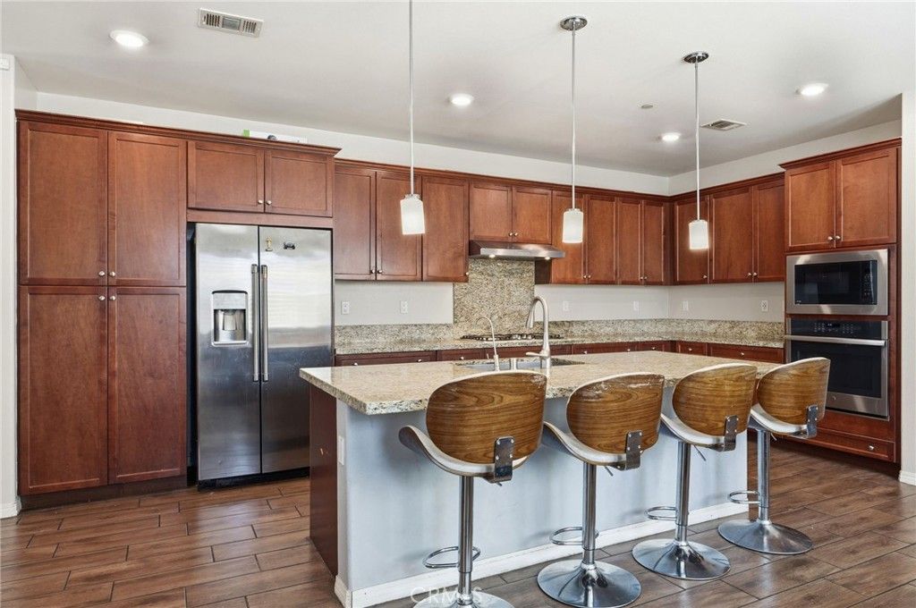 Image 6 of property listing at 24208 Via Perla, Valencia, CA 91354