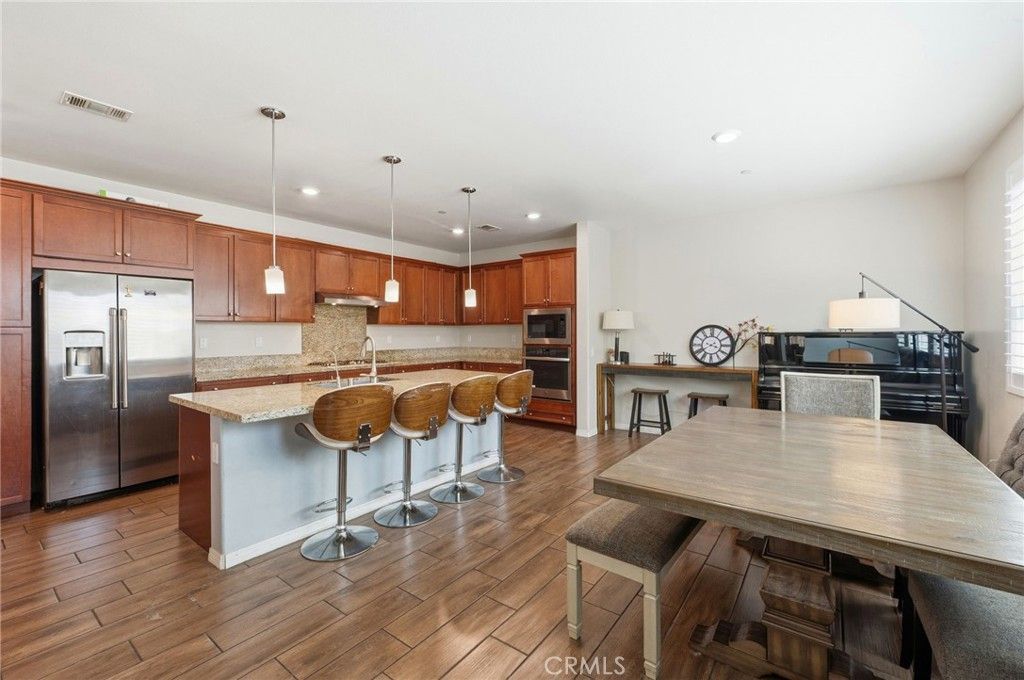 Image 8 of property listing at 24208 Via Perla, Valencia, CA 91354
