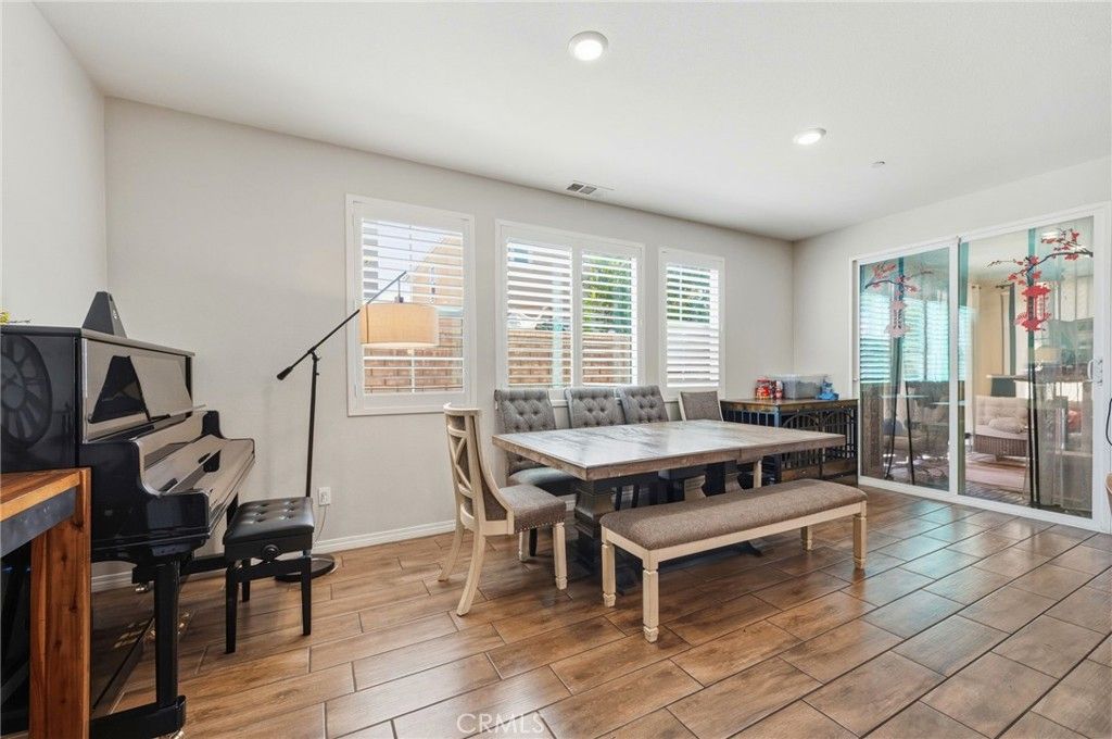 Image 9 of property listing at 24208 Via Perla, Valencia, CA 91354