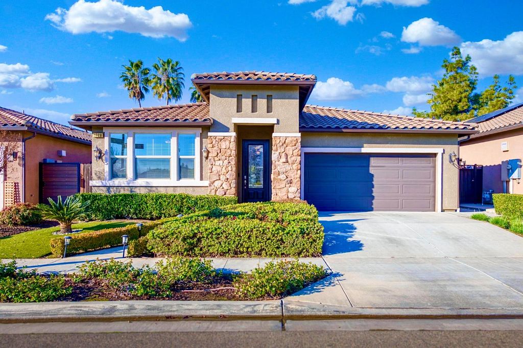 1728 E Green Sage Avenue, Fresno, CA 93730