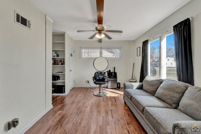 4308 SW 19th ST, Topeka, KS 66604