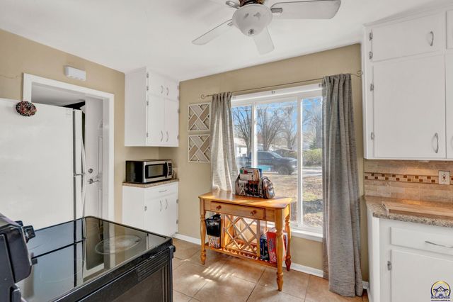 4308 SW 19th ST, Topeka, KS 66604