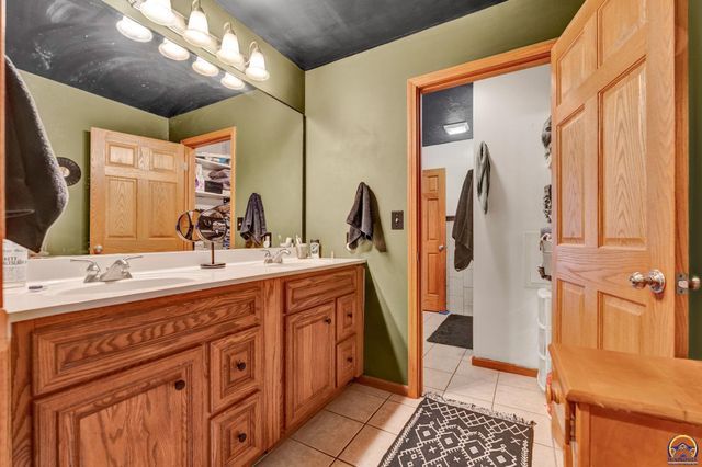 4308 SW 19th ST, Topeka, KS 66604