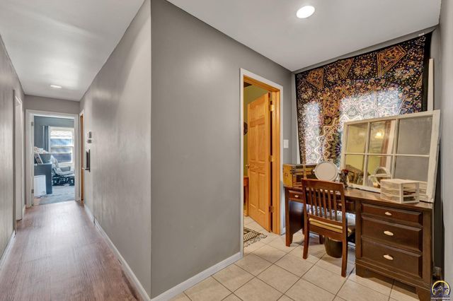 4308 SW 19th ST, Topeka, KS 66604