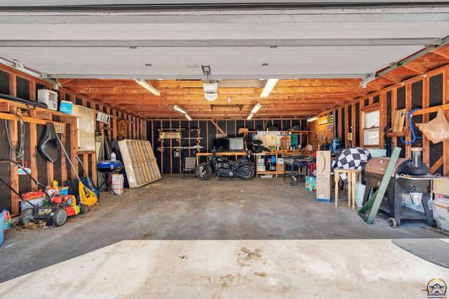 4308 SW 19th ST, Topeka, KS 66604