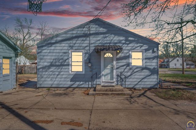 4308 SW 19th ST, Topeka, KS 66604