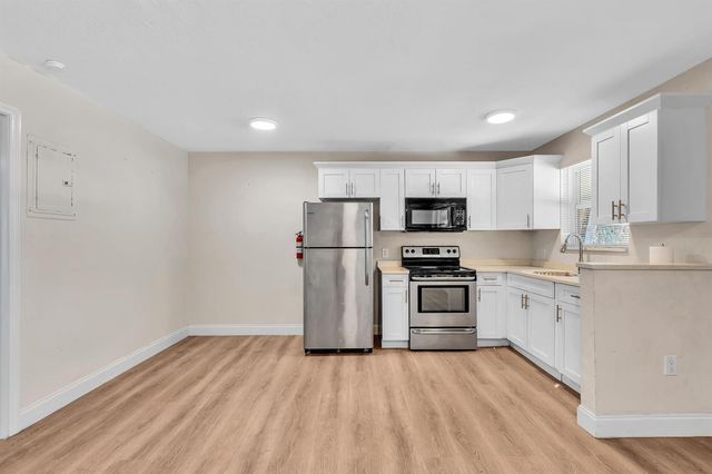 800 MOFFETT Street 3, Hallandale Beach, FL 33009