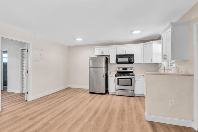 800 MOFFETT Street 3, Hallandale Beach, FL 33009