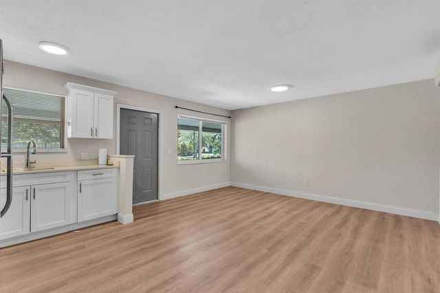 800 MOFFETT Street 3, Hallandale Beach, FL 33009