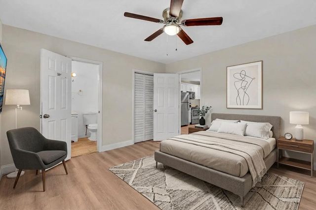 800 MOFFETT Street 3, Hallandale Beach, FL 33009
