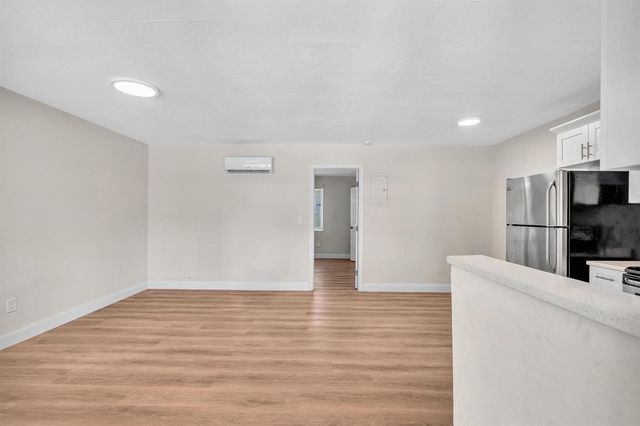 800 MOFFETT Street 3, Hallandale Beach, FL 33009