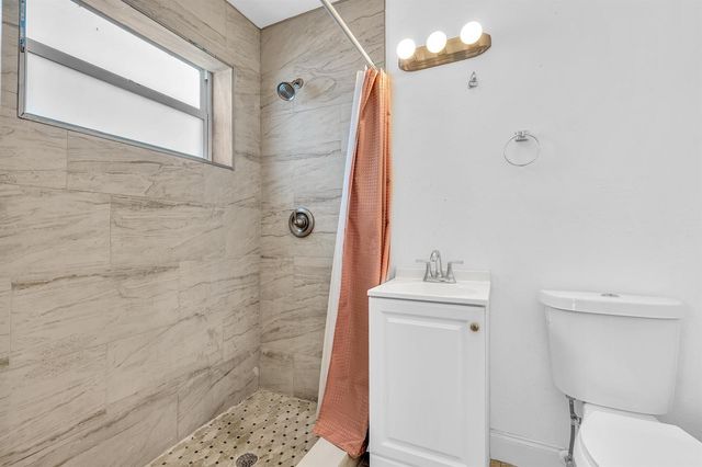 800 MOFFETT Street 3, Hallandale Beach, FL 33009