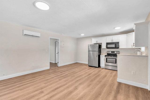 800 MOFFETT Street 3, Hallandale Beach, FL 33009