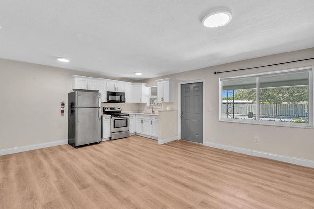 800 MOFFETT Street 3, Hallandale Beach, FL 33009