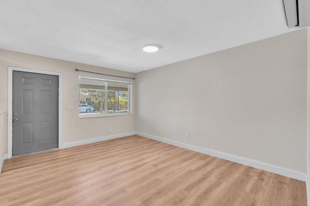 800 MOFFETT Street 3, Hallandale Beach, FL 33009