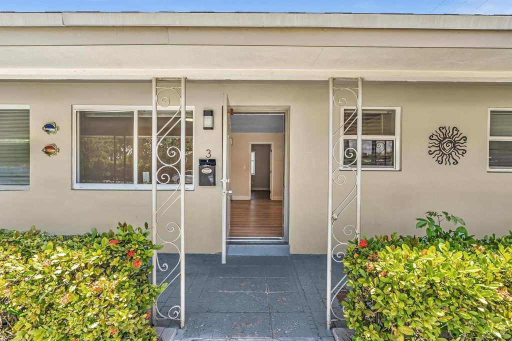 800 MOFFETT Street 3, Hallandale Beach, FL 33009