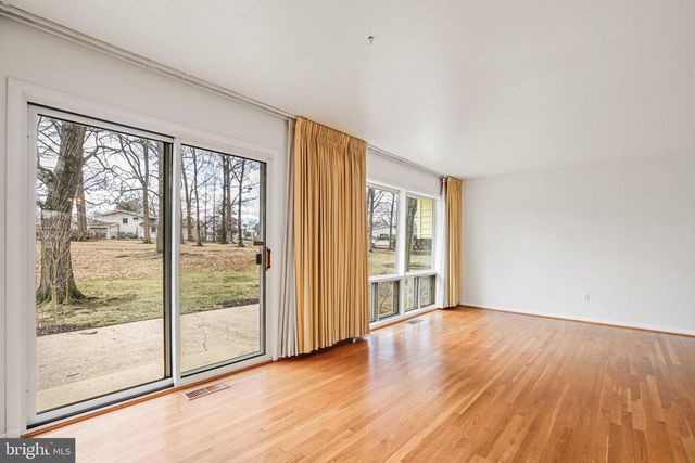 6106 RIVANNA DR, Springfield, VA 22150