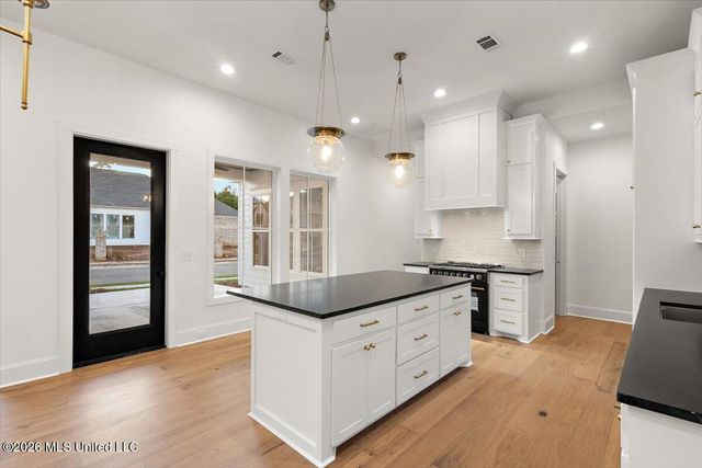 136 Water Street, Madison, MS 39110