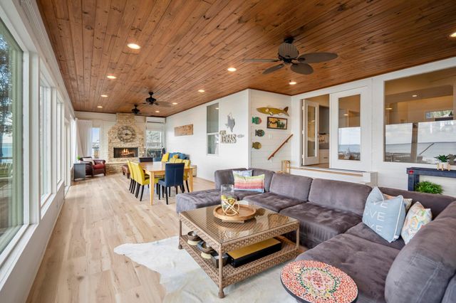 615 Inlet Drive, Livingston, TX 77351