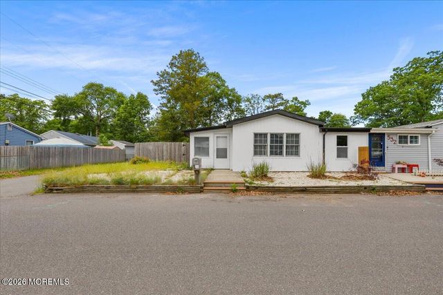 530 Bradley Boulevard, Toms River, NJ 08753