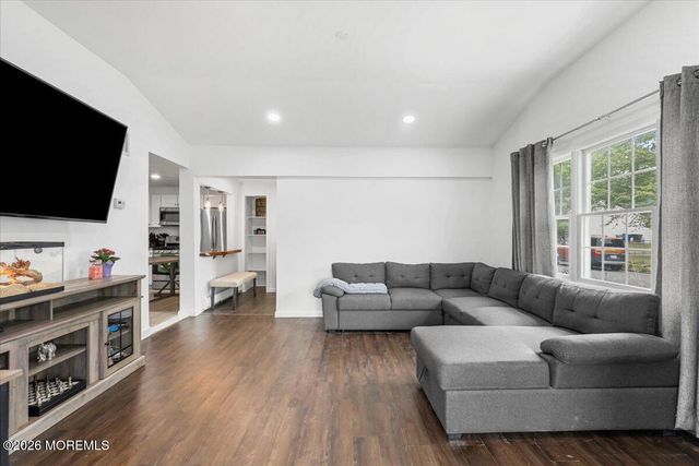 530 Bradley Boulevard, Toms River, NJ 08753