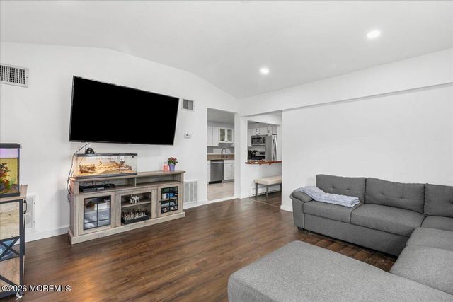 530 Bradley Boulevard, Toms River, NJ 08753