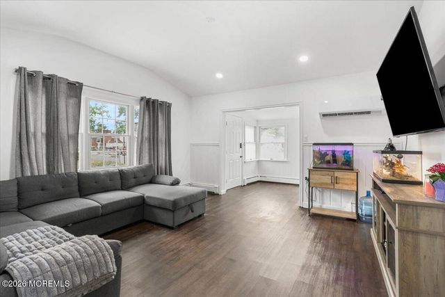 530 Bradley Boulevard, Toms River, NJ 08753