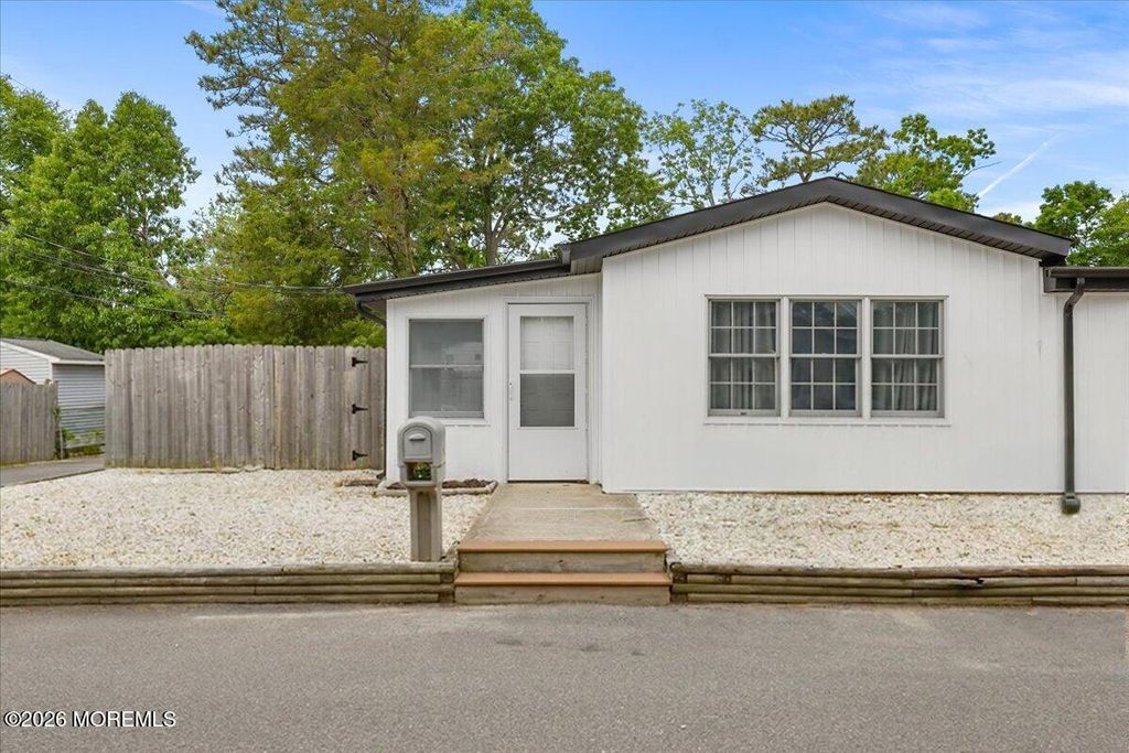 530 Bradley Boulevard, Toms River, NJ 08753