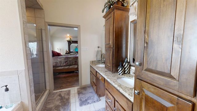 3121 Cliffview Court, Granbury, TX 76048