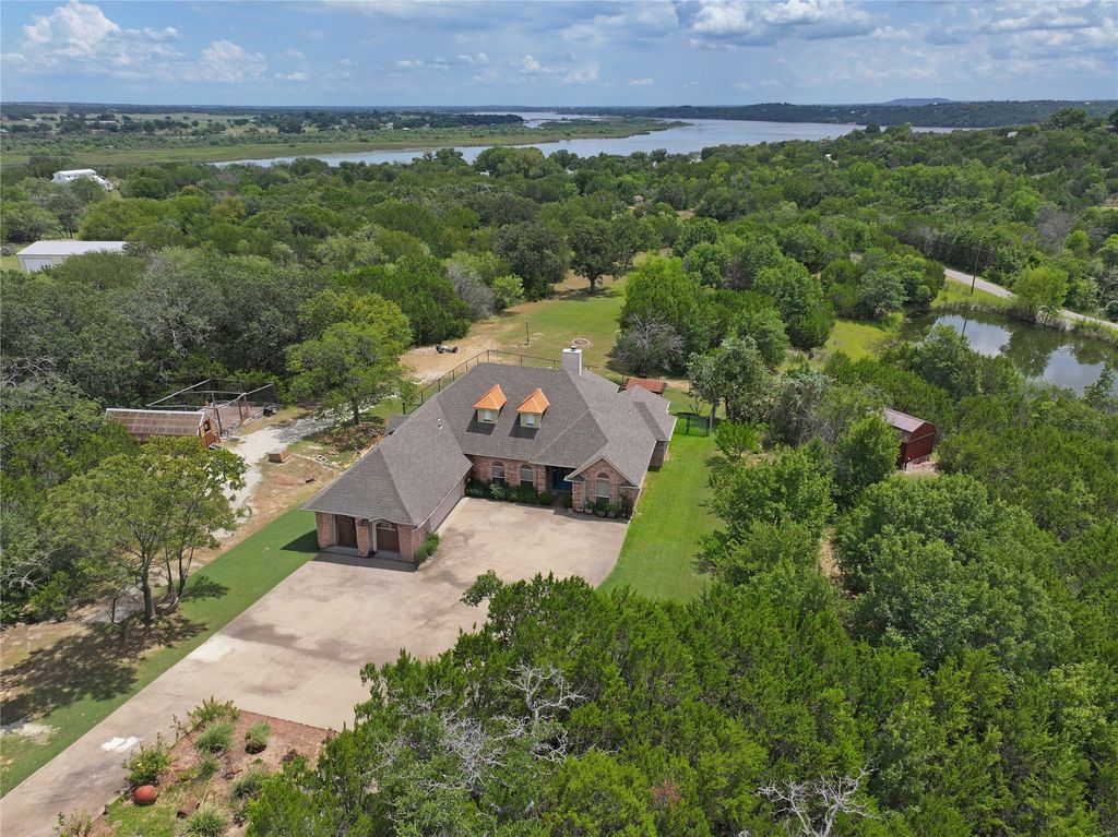 3121 Cliffview Court, Granbury, TX 76048