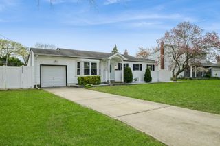 5 Crest Lane, Commack, NY 11725
