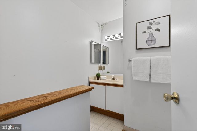 606 MARIANNE LN, Baltimore, MD 21228