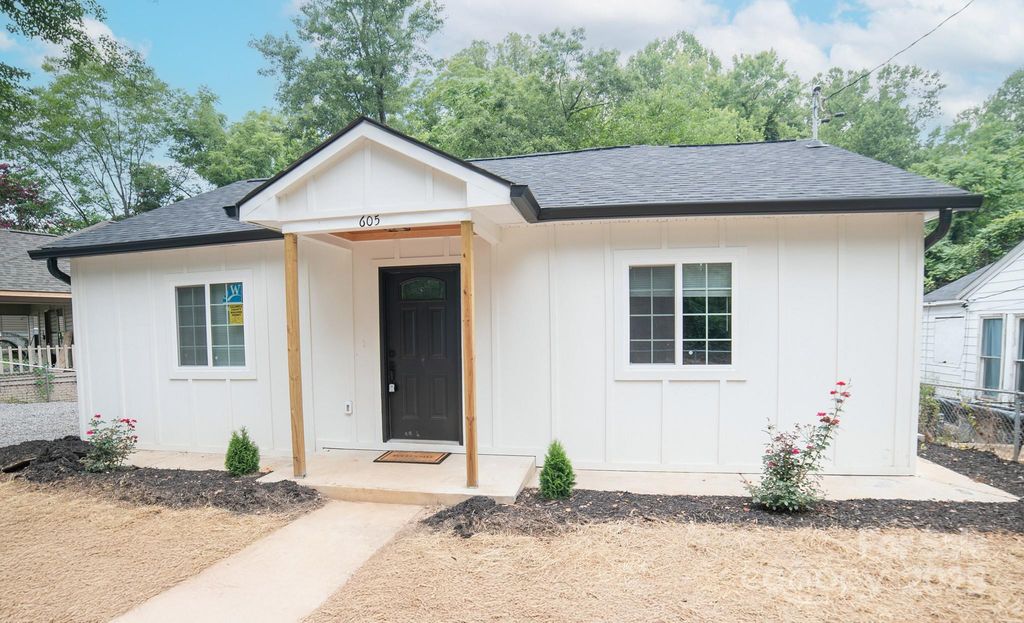 605 Vance Street NW, Lenoir, NC 28645