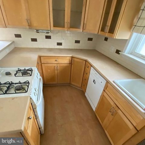 45 GOLF RD, Upper Darby, PA 19082