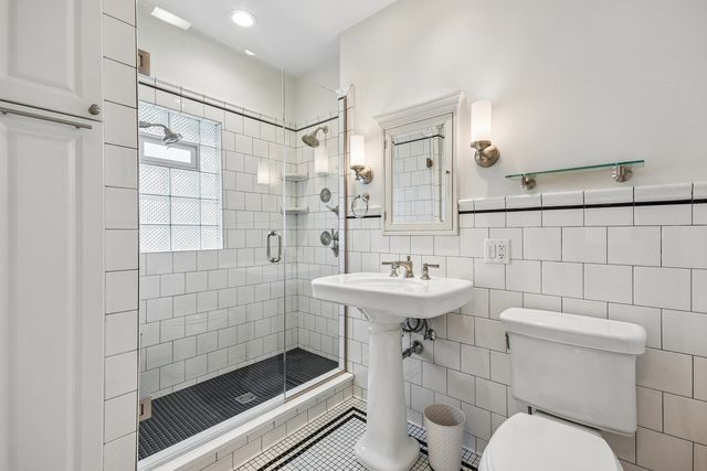 821 N Grove Avenue, Oak Park, IL 60302