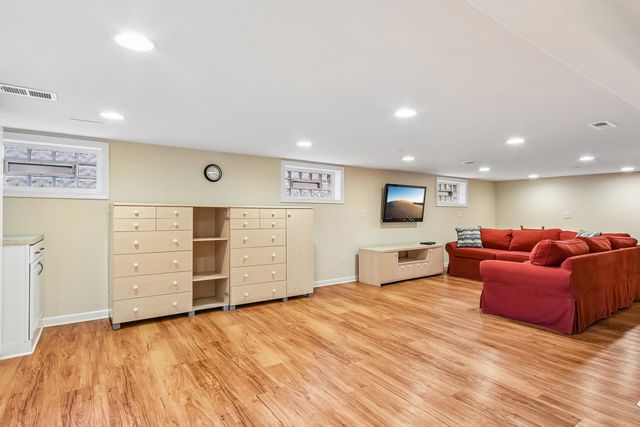 821 N Grove Avenue, Oak Park, IL 60302