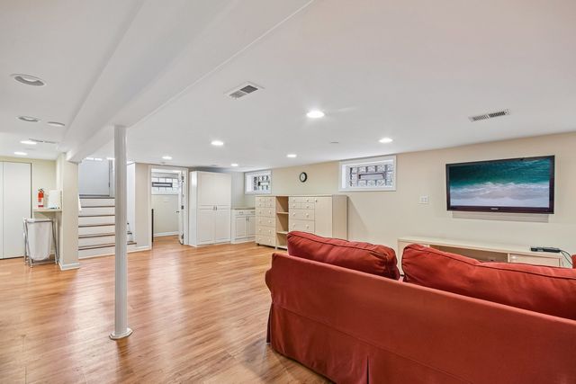 821 N Grove Avenue, Oak Park, IL 60302