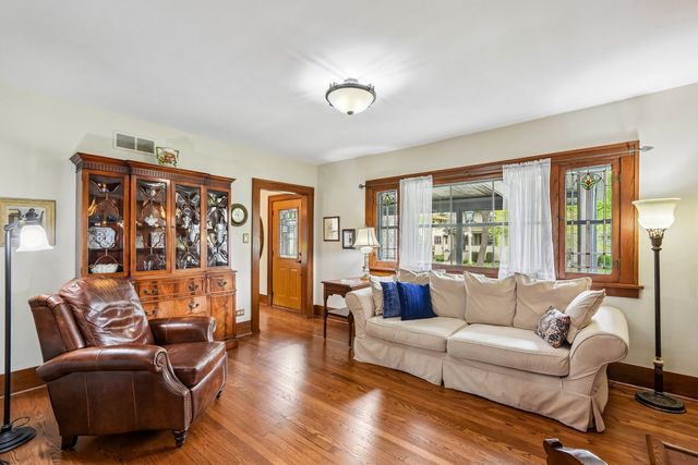 821 N Grove Avenue, Oak Park, IL 60302